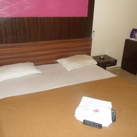 Hotel Canada Palace Batwa Ngoại thất bức ảnh