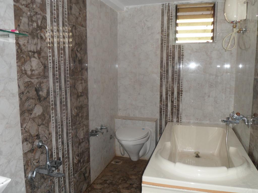 Hotel Canada Palace Batwa Ngoại thất bức ảnh