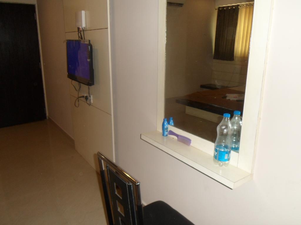 Hotel Canada Palace Batwa Ngoại thất bức ảnh