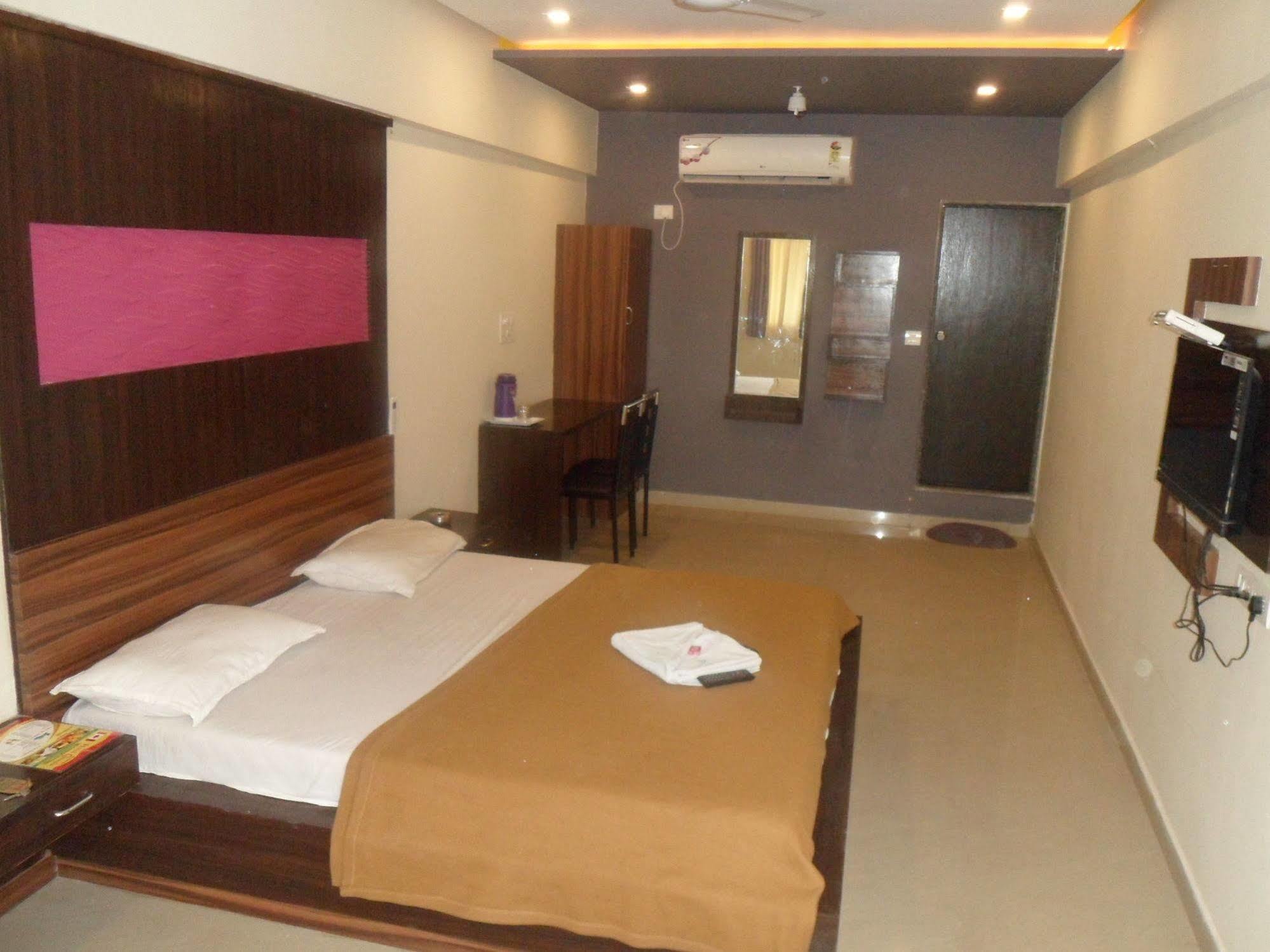 Hotel Canada Palace Batwa Ngoại thất bức ảnh