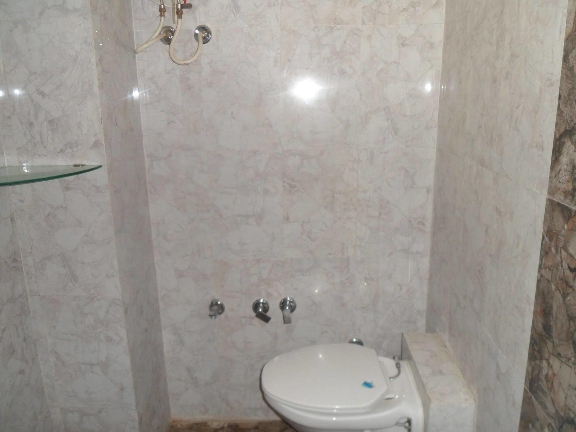 Hotel Canada Palace Batwa Ngoại thất bức ảnh