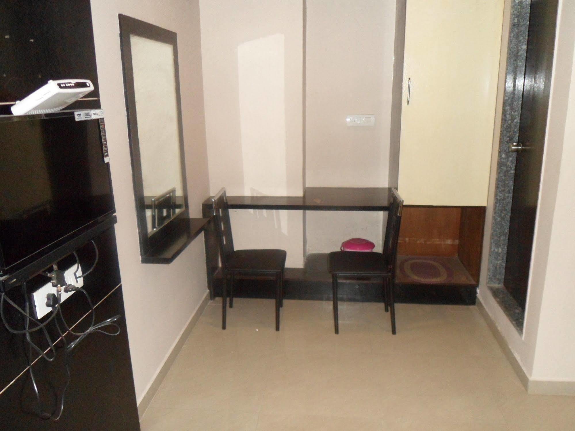 Hotel Canada Palace Batwa Ngoại thất bức ảnh