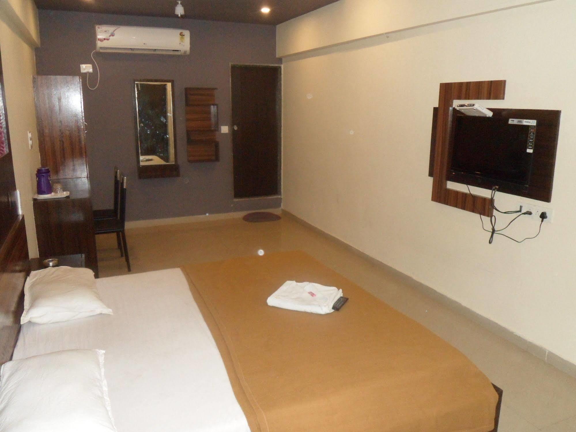 Hotel Canada Palace Batwa Ngoại thất bức ảnh