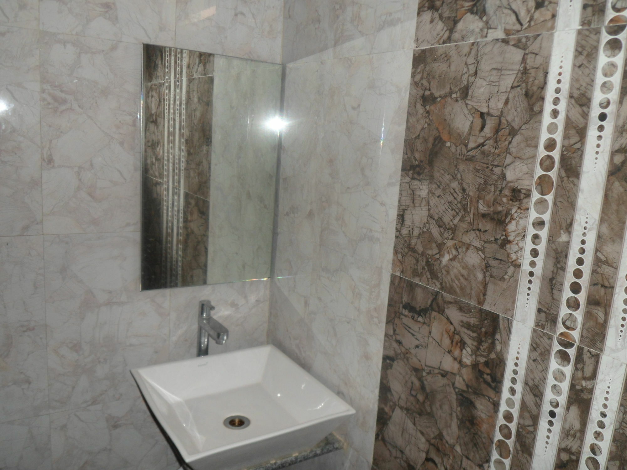 Hotel Canada Palace Batwa Ngoại thất bức ảnh